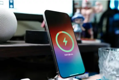 武义苹果15换屏服务分享用什么充电器给iPhone15充电更好 